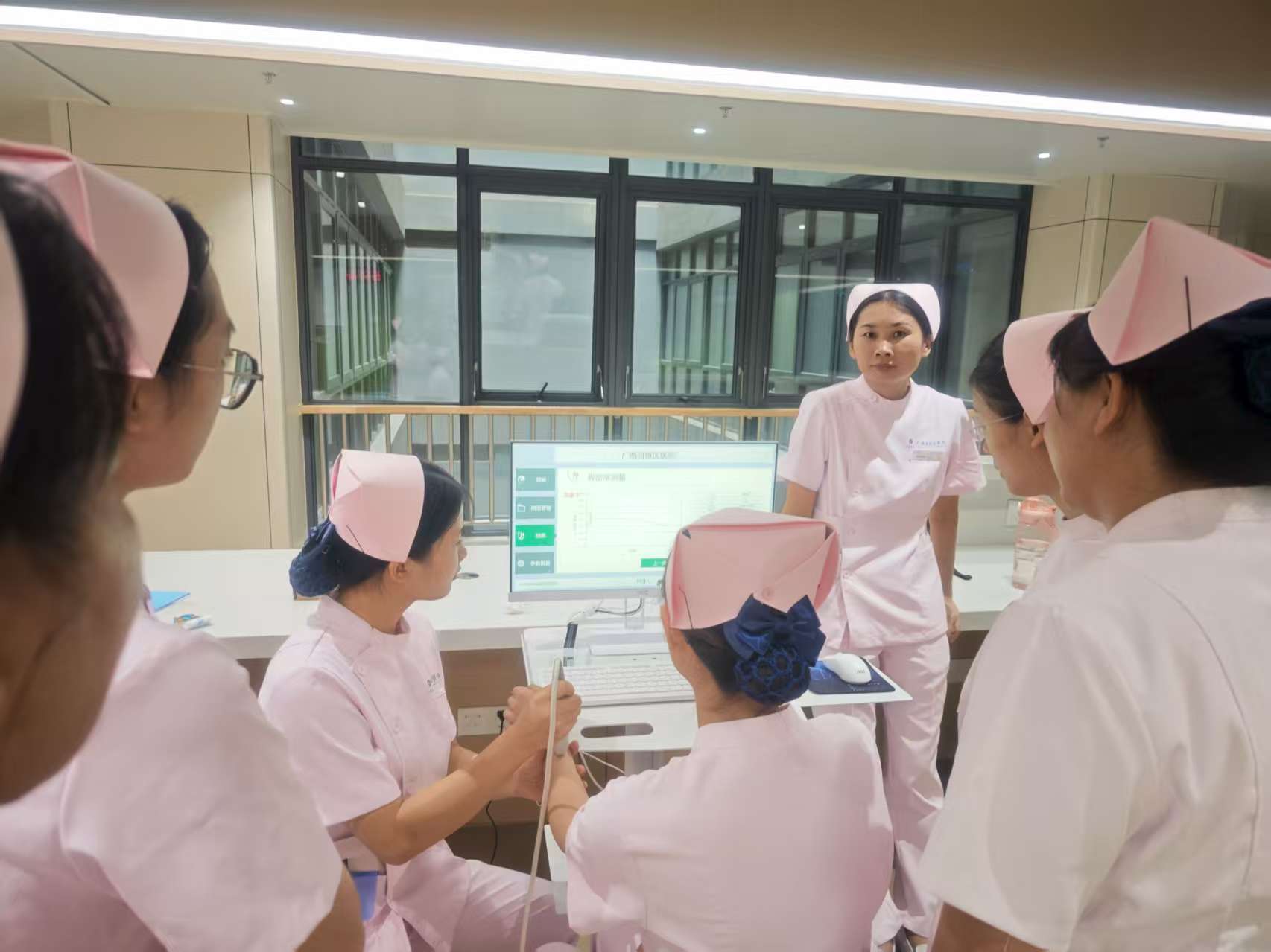 广西自贸区医院引进辛宇弘医疗超声骨密度仪XYH-9000B，助力全民骨骼健康