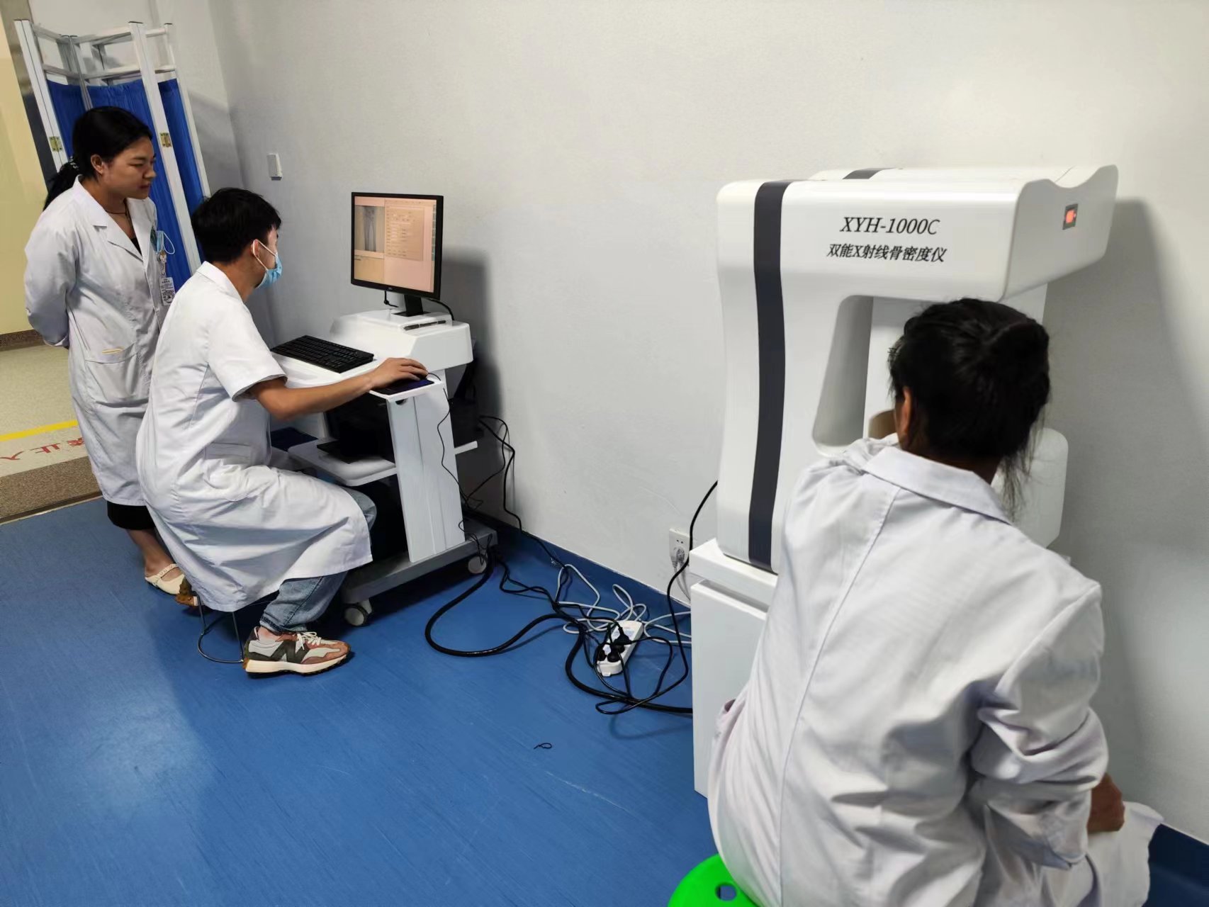 双能X射线骨密度仪：辛宇弘医疗为骨骼健康提供“安全体检”方案