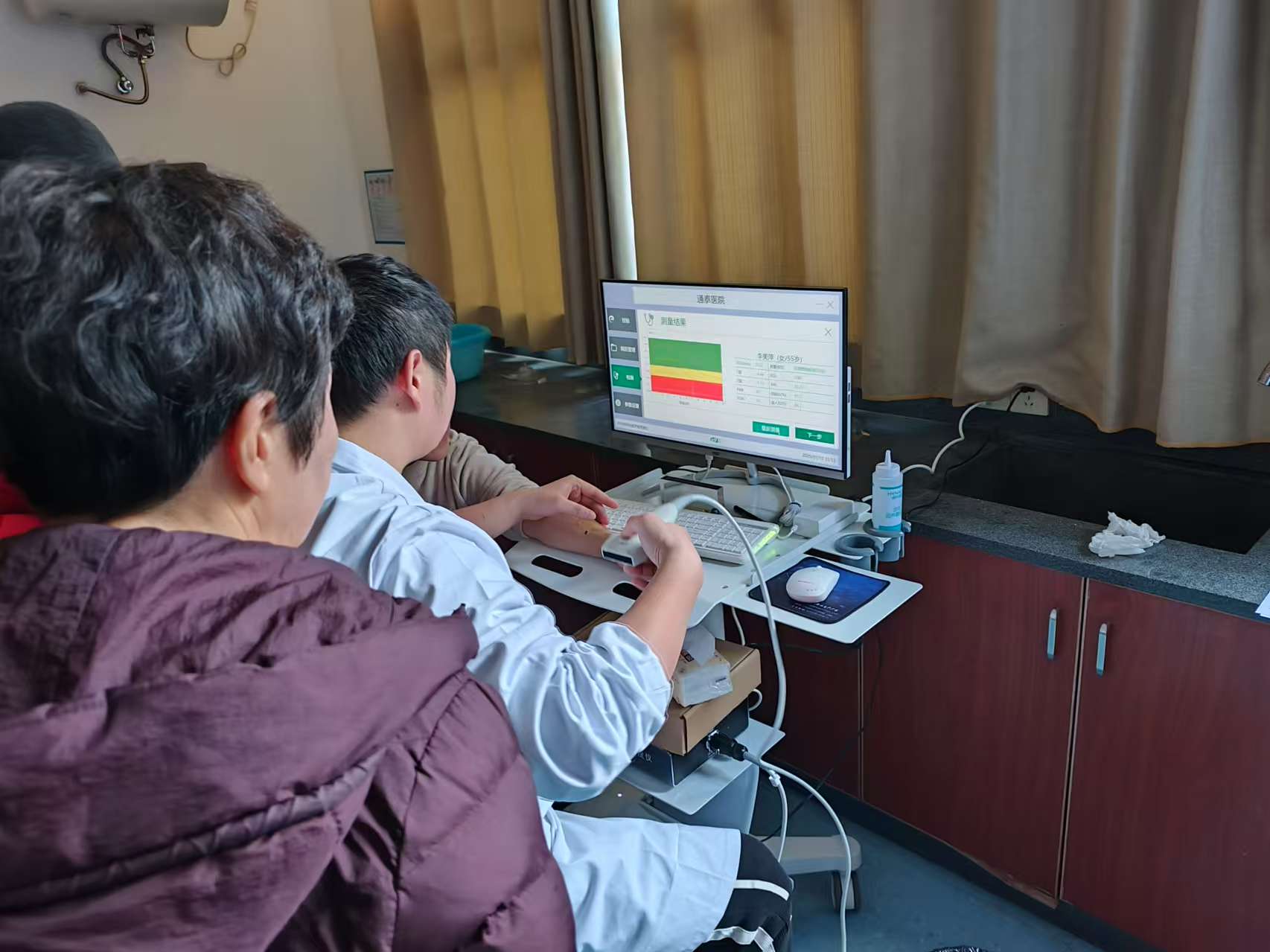 超声骨密度仪使用寿命指南:安全监测设备的耐用性核心揭秘 超声骨密度仪使用寿命指南:安全监测设备的耐用性核心揭秘